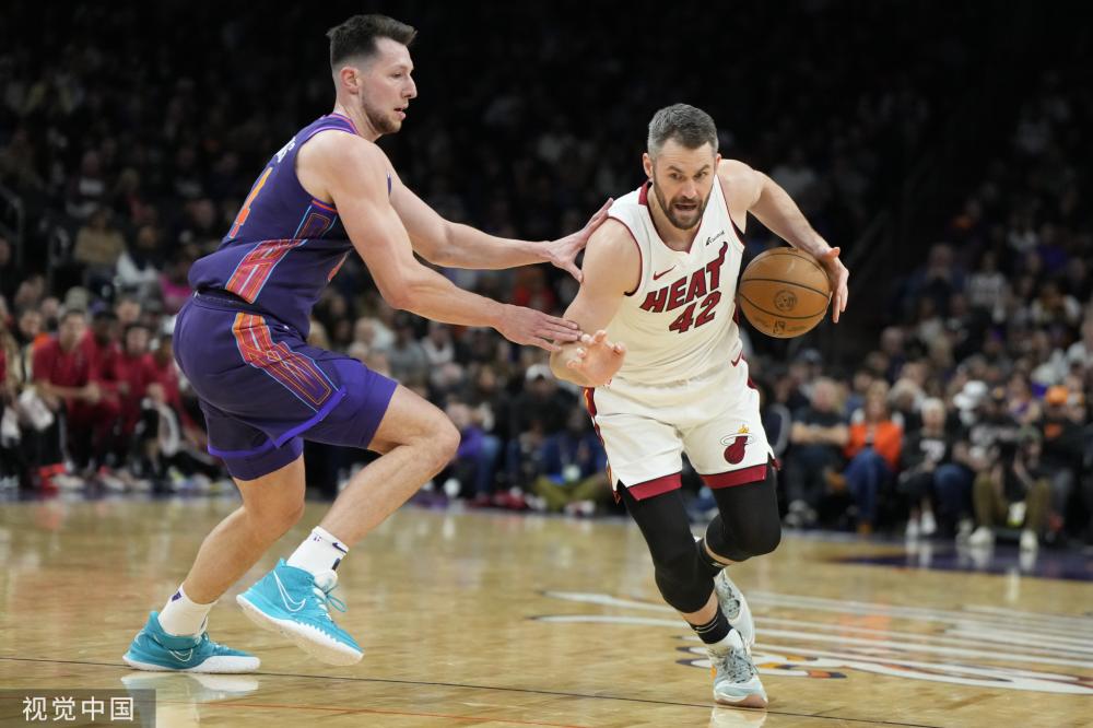 次决赛中的 次决赛中的