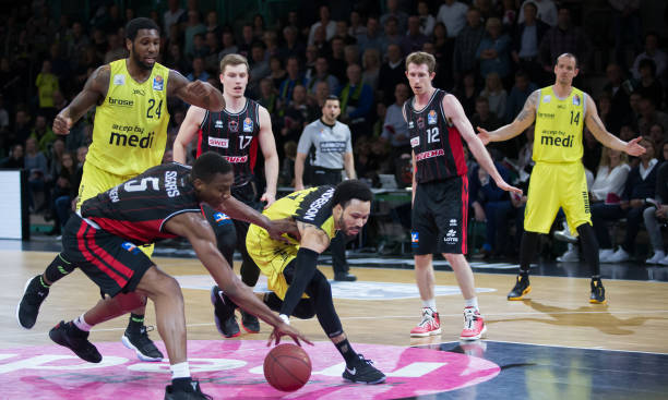 在高压下的 在高压下的